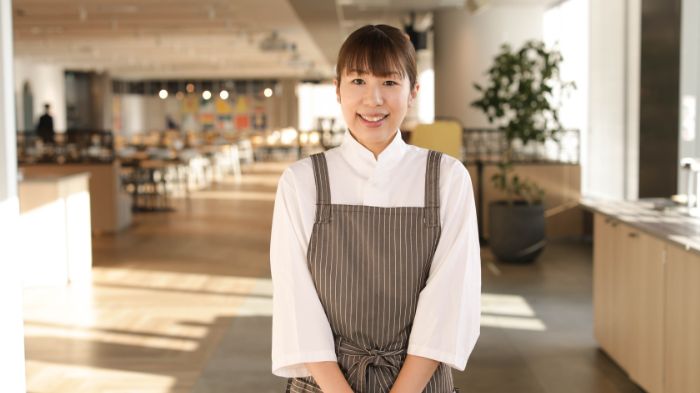 社員食堂栄養士の正面画像
