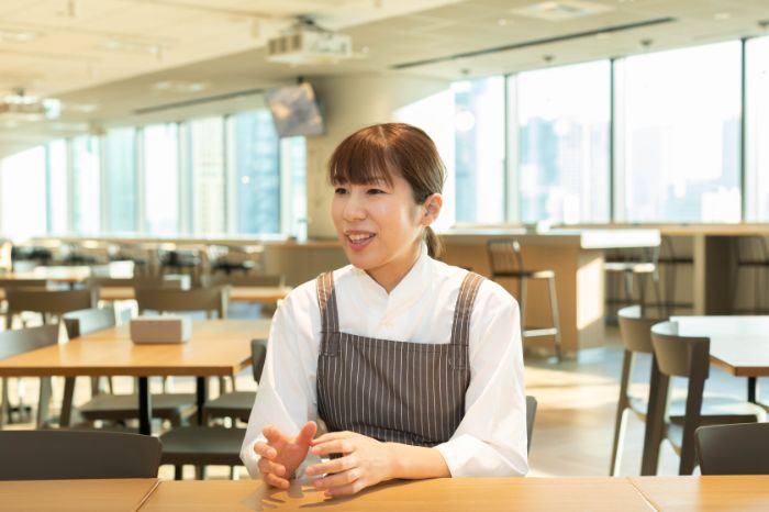 社員食堂栄養士の正面画像