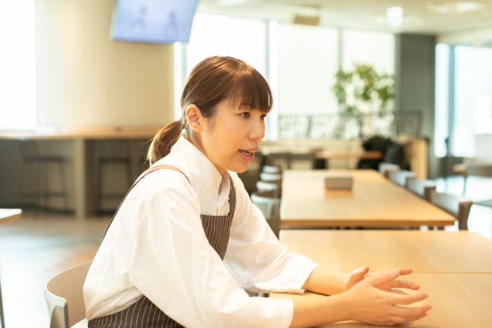 社員食堂栄養士の正面画像