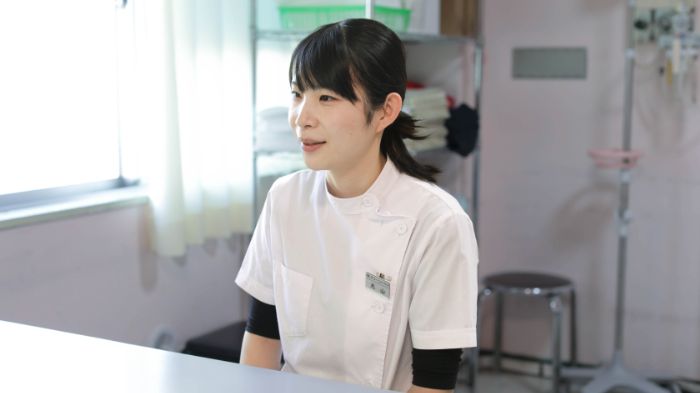 病院栄養士の正面画像