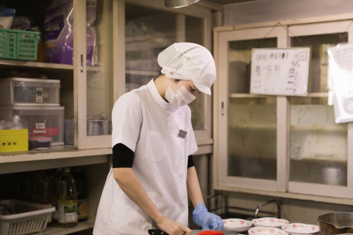 病院栄養士の正面画像