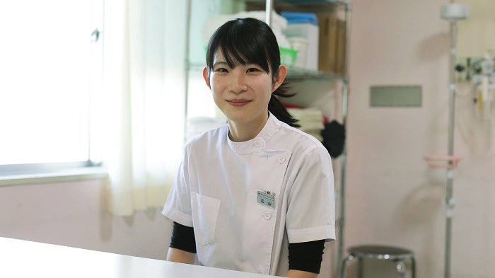 病院栄養士の正面画像