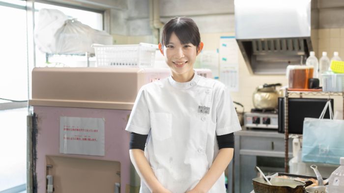 病院栄養士の正面画像
