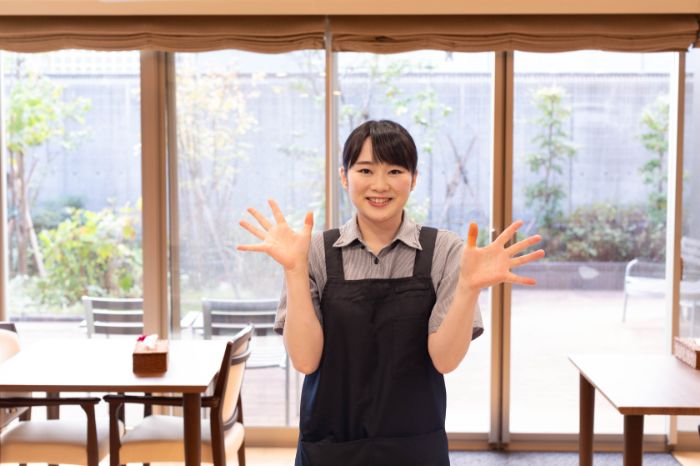 介護施設栄養士の正面画像